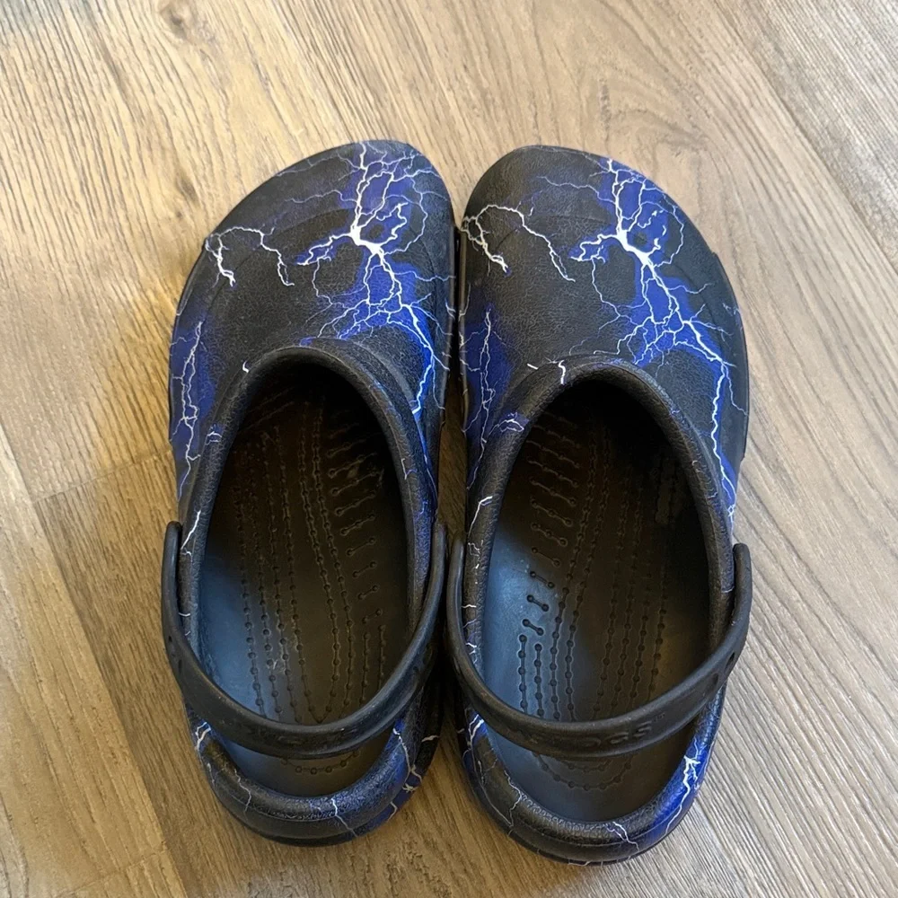 CROCS  Black and Blue Lightning clogs - Picture 6 of 11